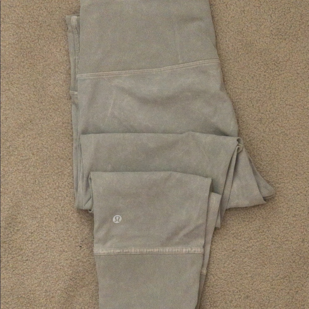 NWOT Lululemon capris